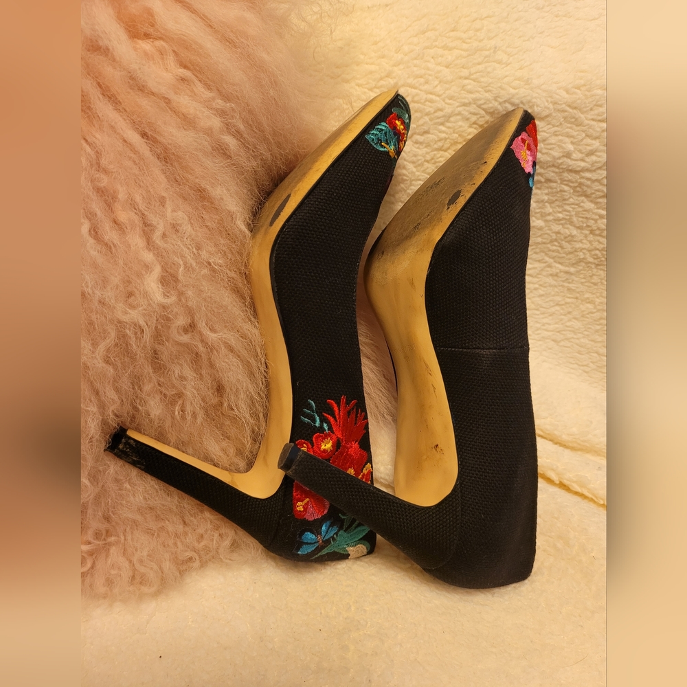 Nine West Black Fabric Pumps with Floral Embroidery - Picture 7 of 8